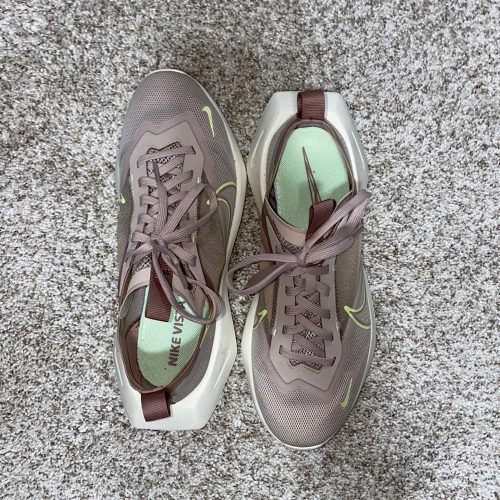 Nike vista lite sneakers in Nude